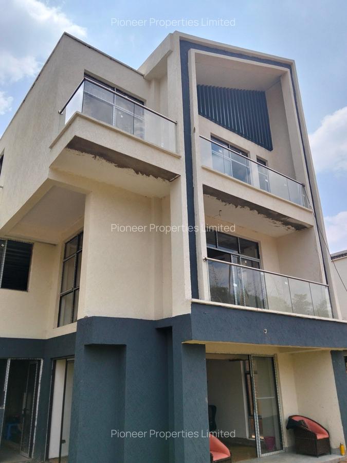 6 Bed House with En Suite at New Runda - 2