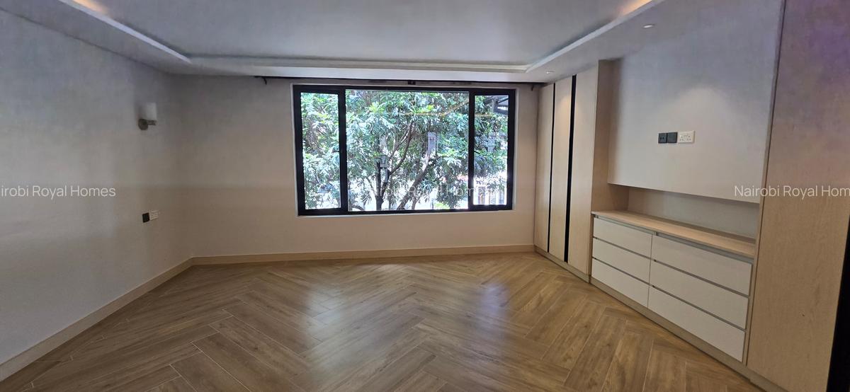 5 Bed Townhouse with En Suite at Lavington Green - 13