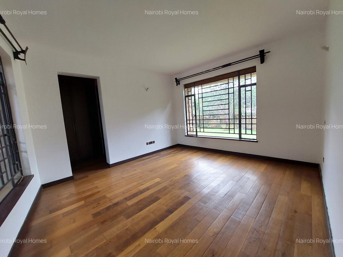 5 Bed House with En Suite at Lakeview - 16