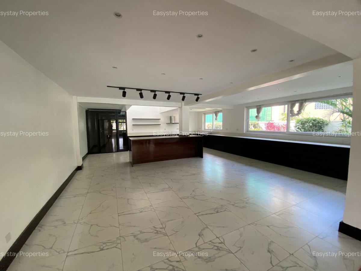 5 Bed House with En Suite in Runda - 3