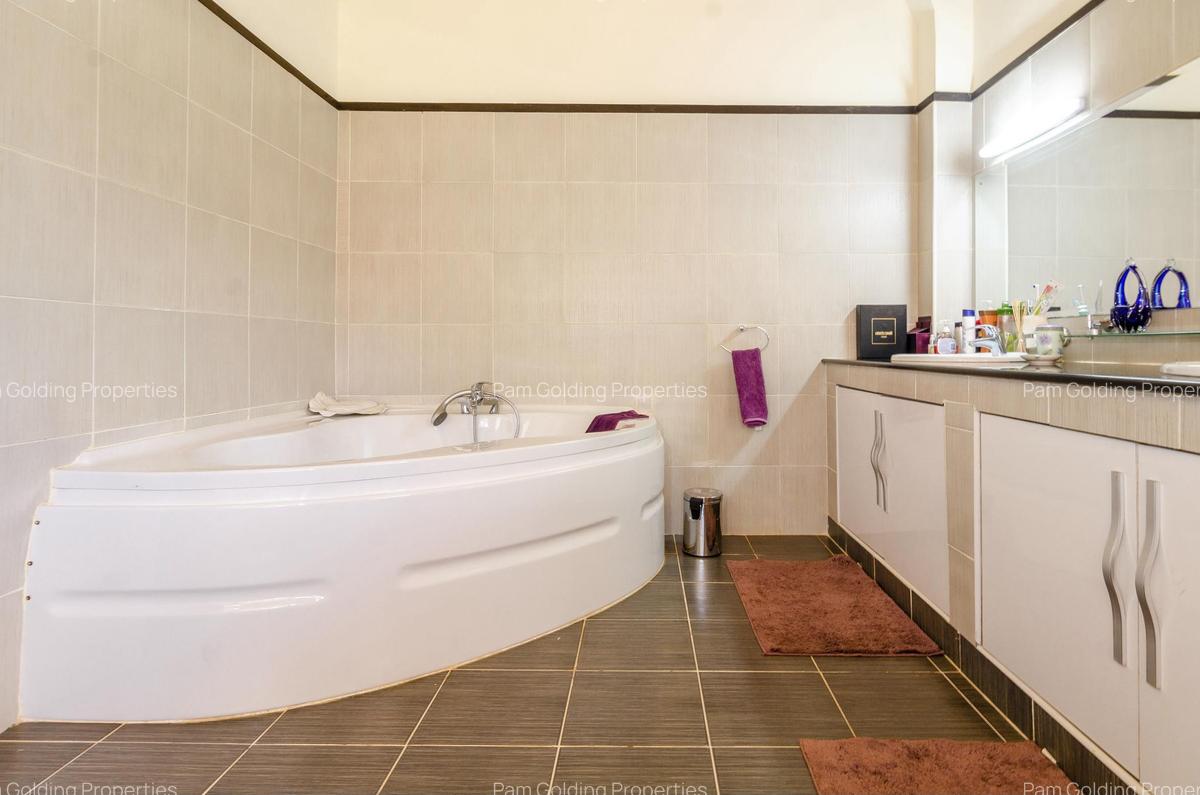 5 Bed House with Swimming Pool in Karen - 11