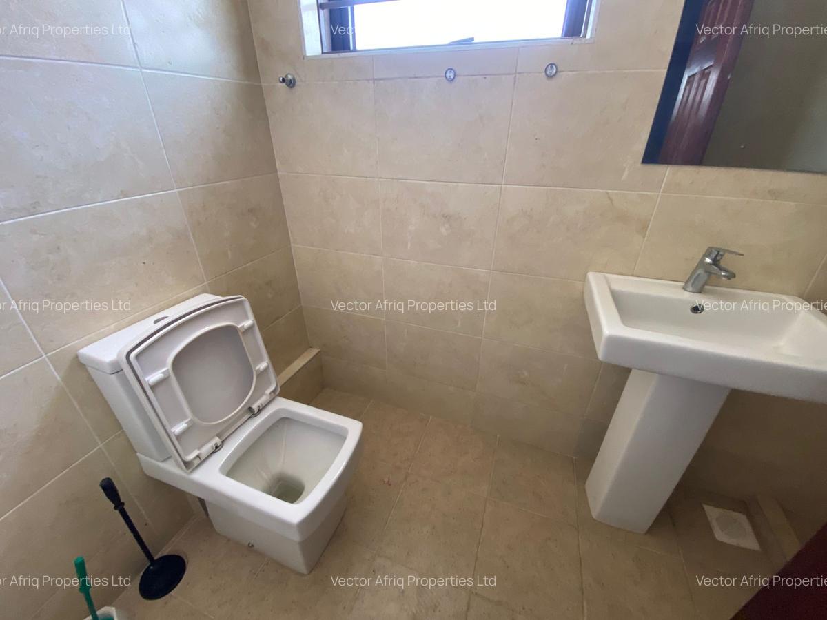 5 Bed House with En Suite in Syokimau - 8