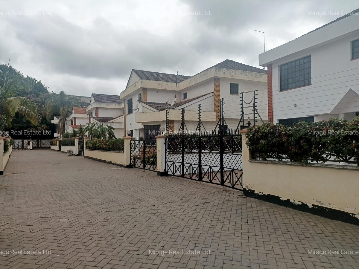 5 Bed Townhouse with En Suite in Kilimani - 3