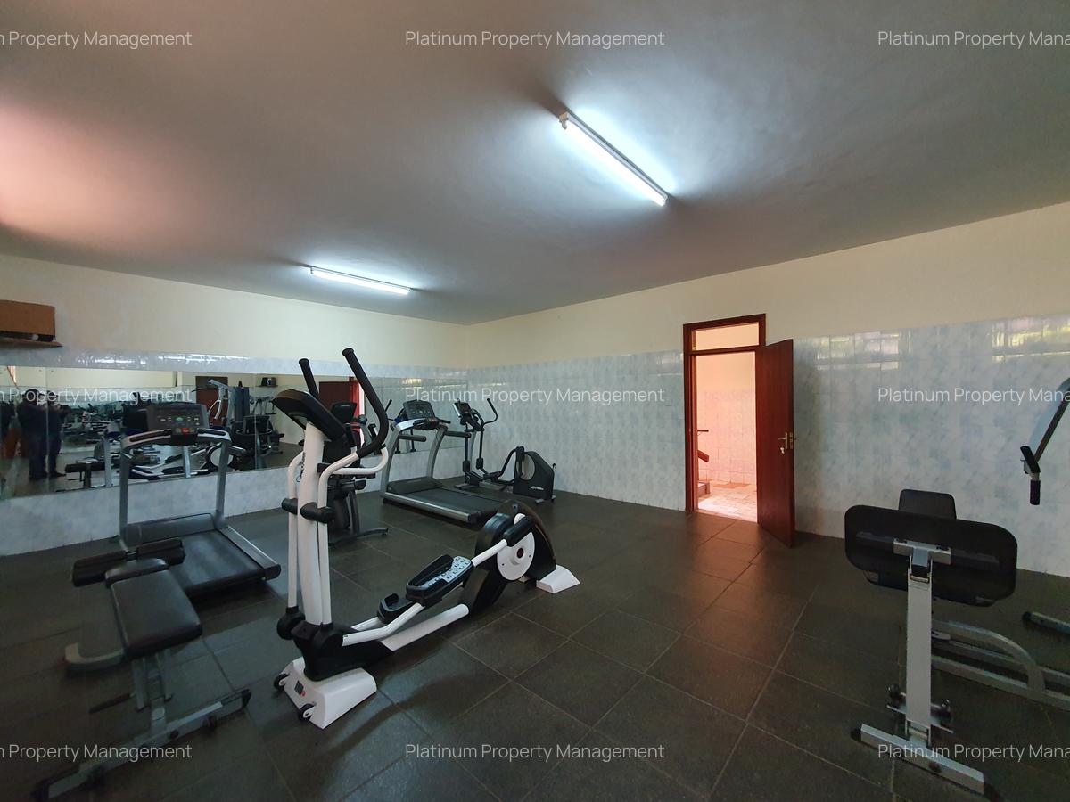 3 Bed Apartment with En Suite at 1St Parklands Avenue - 20