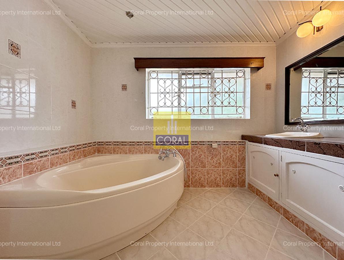 4 Bed House in Lavington - 13