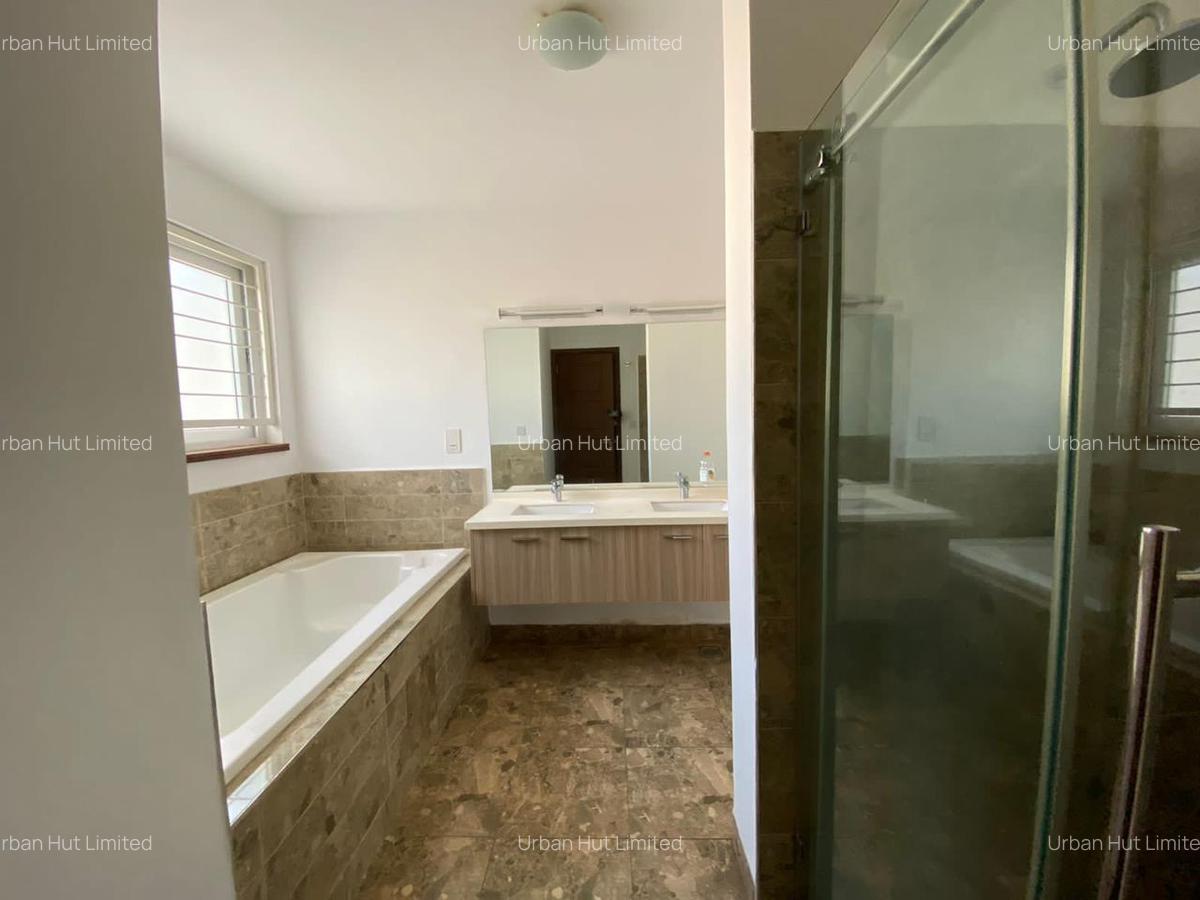 5 Bed Townhouse with En Suite in Lavington - 9