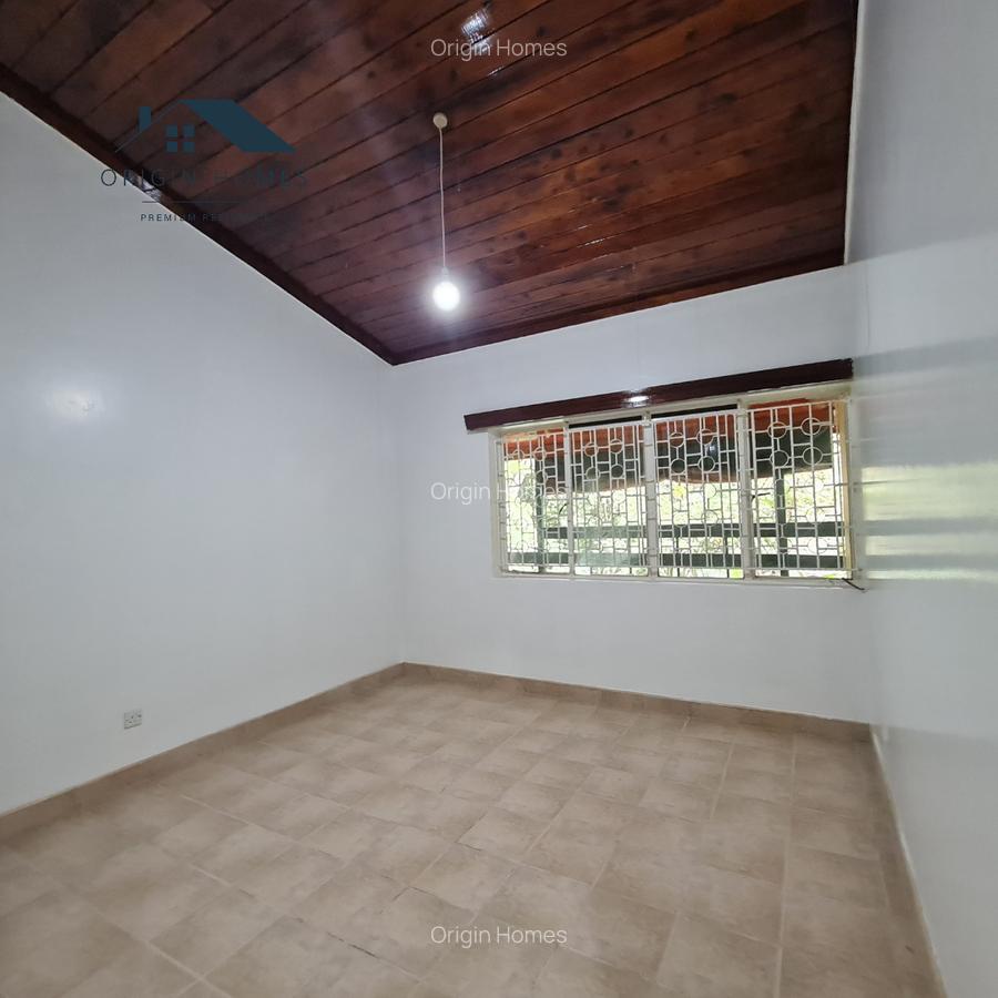 5 Bed House with En Suite at Lavington - 12