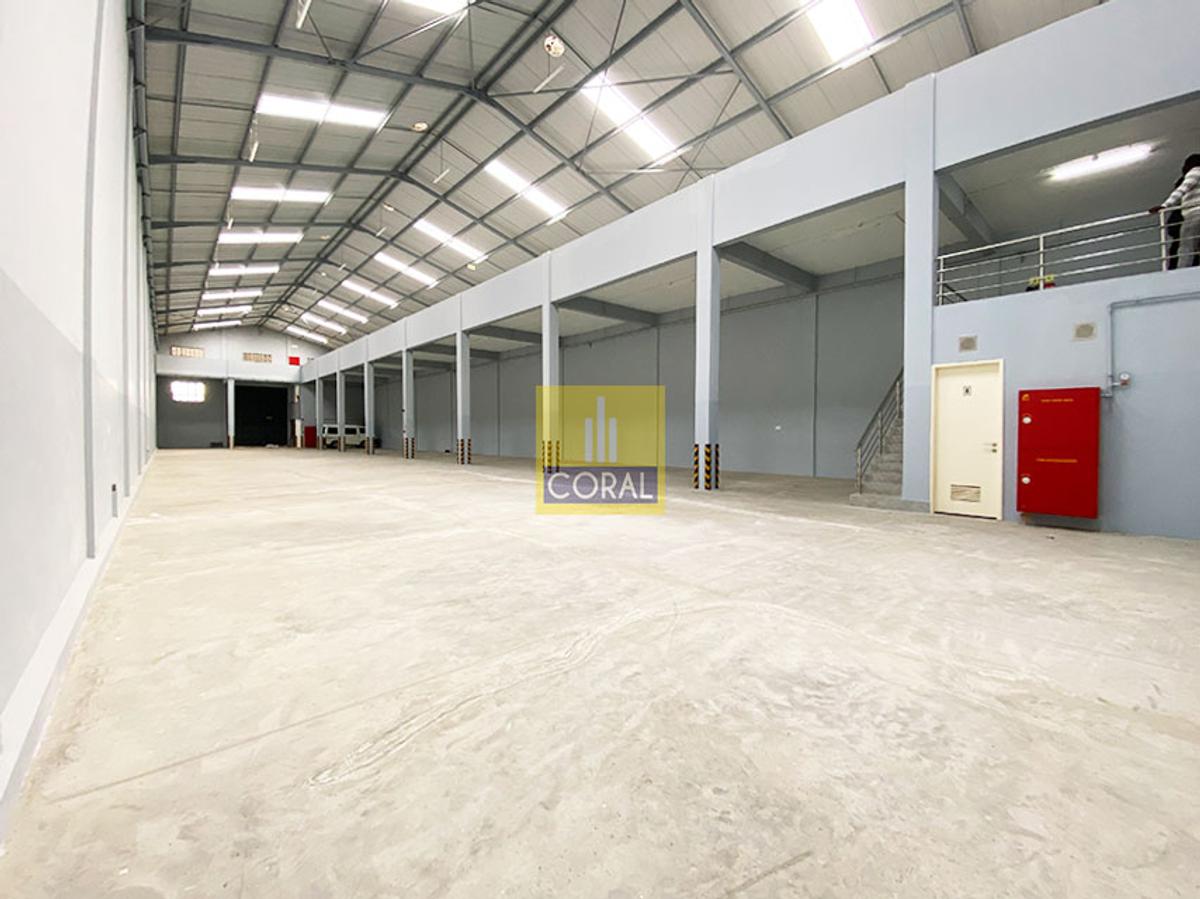 13,000 ft² Warehouse in Industrial Area