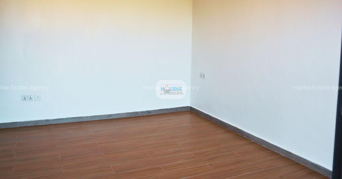 2 Bed Apartment with Gym in Riverside - 11