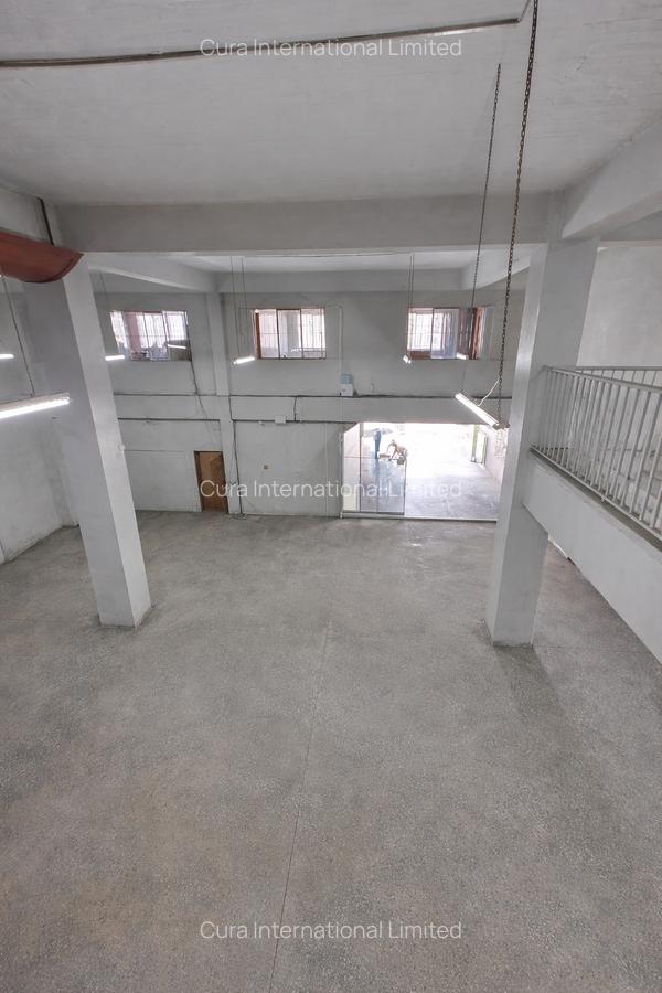 27,000 ft² Warehouse in Industrial Area - 7