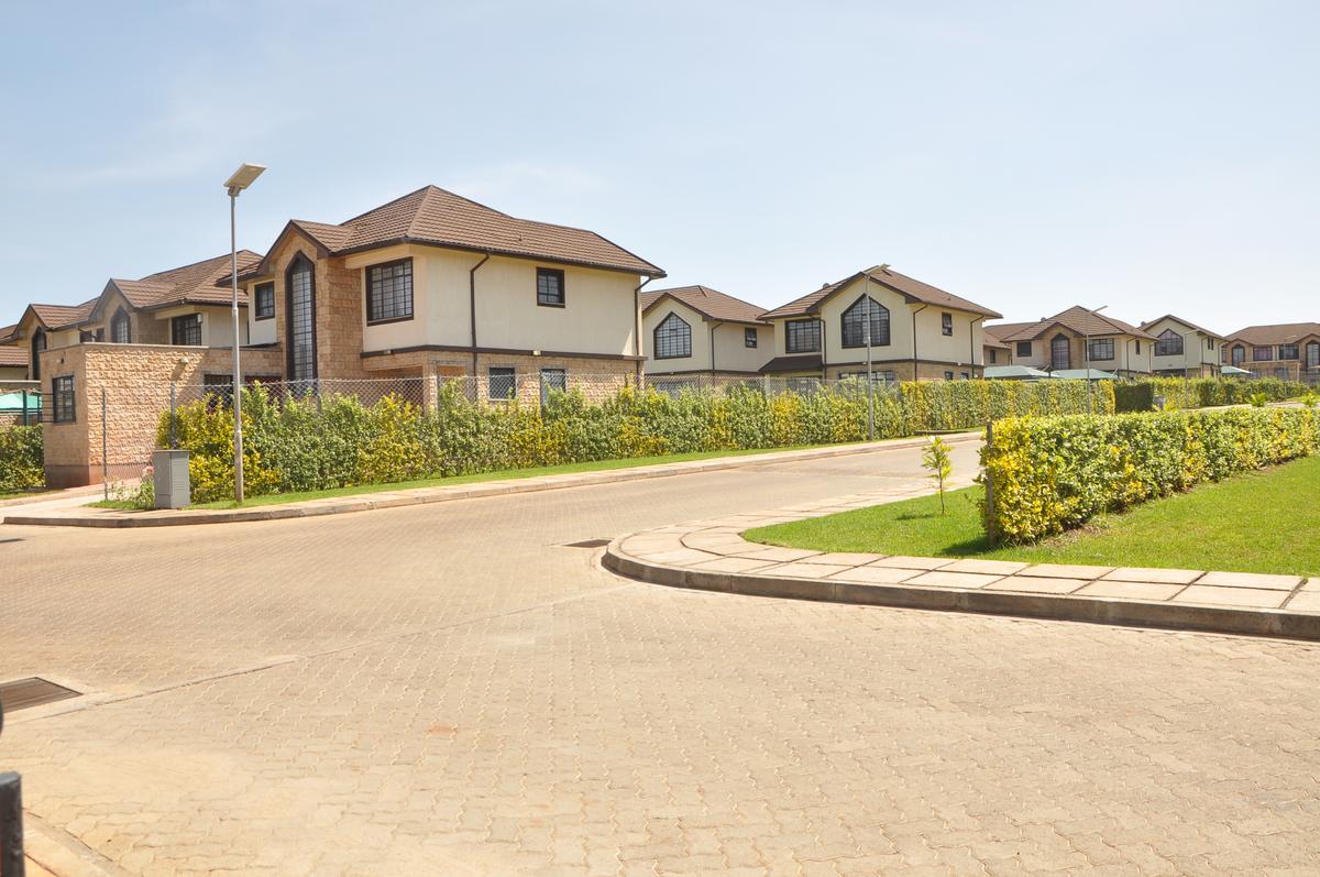 3 Bed House with En Suite at Eden Ville Estate - 1