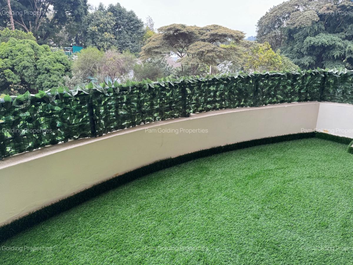 3 Bed Apartment with En Suite in Riverside - 17