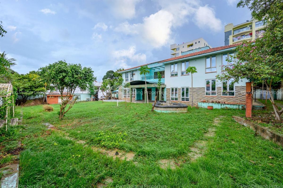 6 Bed Villa with En Suite in Kizingo - 1