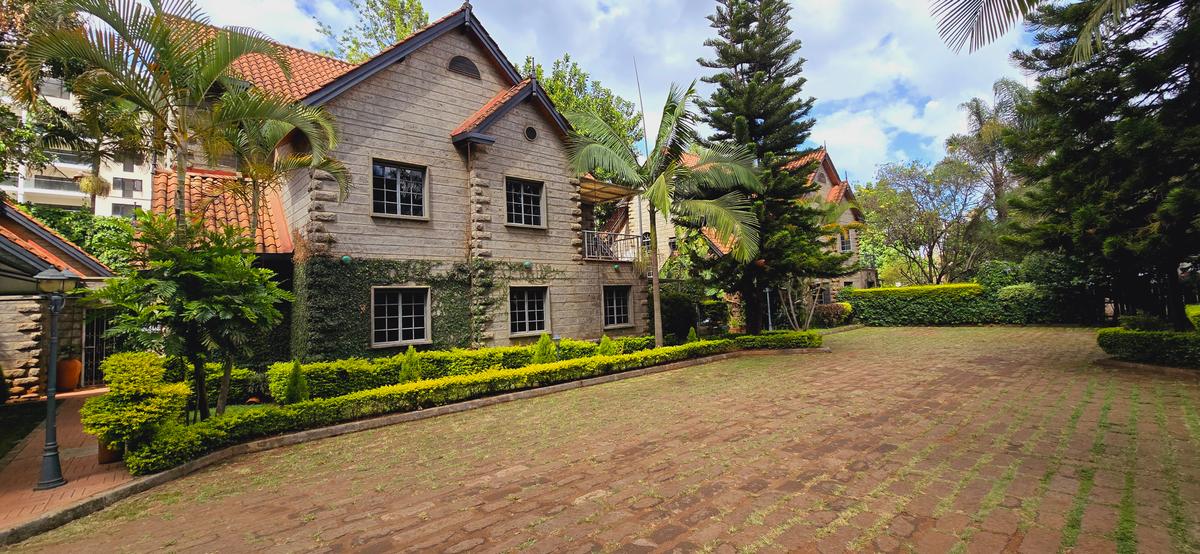 4 Bed Townhouse with En Suite at Othaya Road - 1