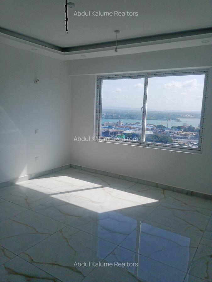 Serviced 3 Bed Apartment with En Suite at Kizingo - 12