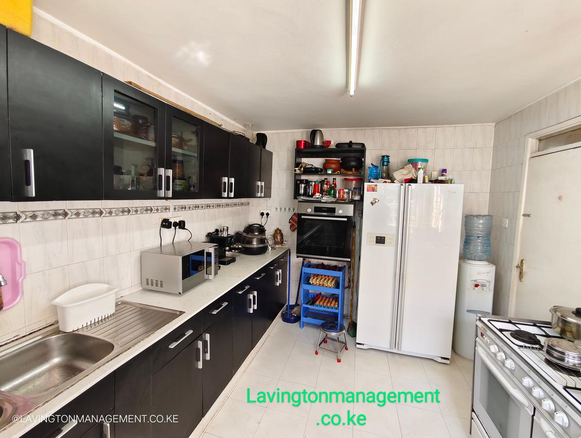 3 Bed House with En Suite at Lavington West Estate - 2