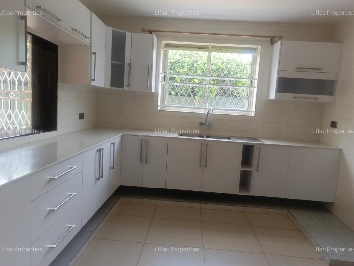 Commercial Property with Fibre Internet in Ridgeways - 9