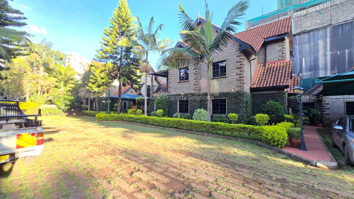 5 Bed Townhouse with En Suite at Othaya Rd - 3