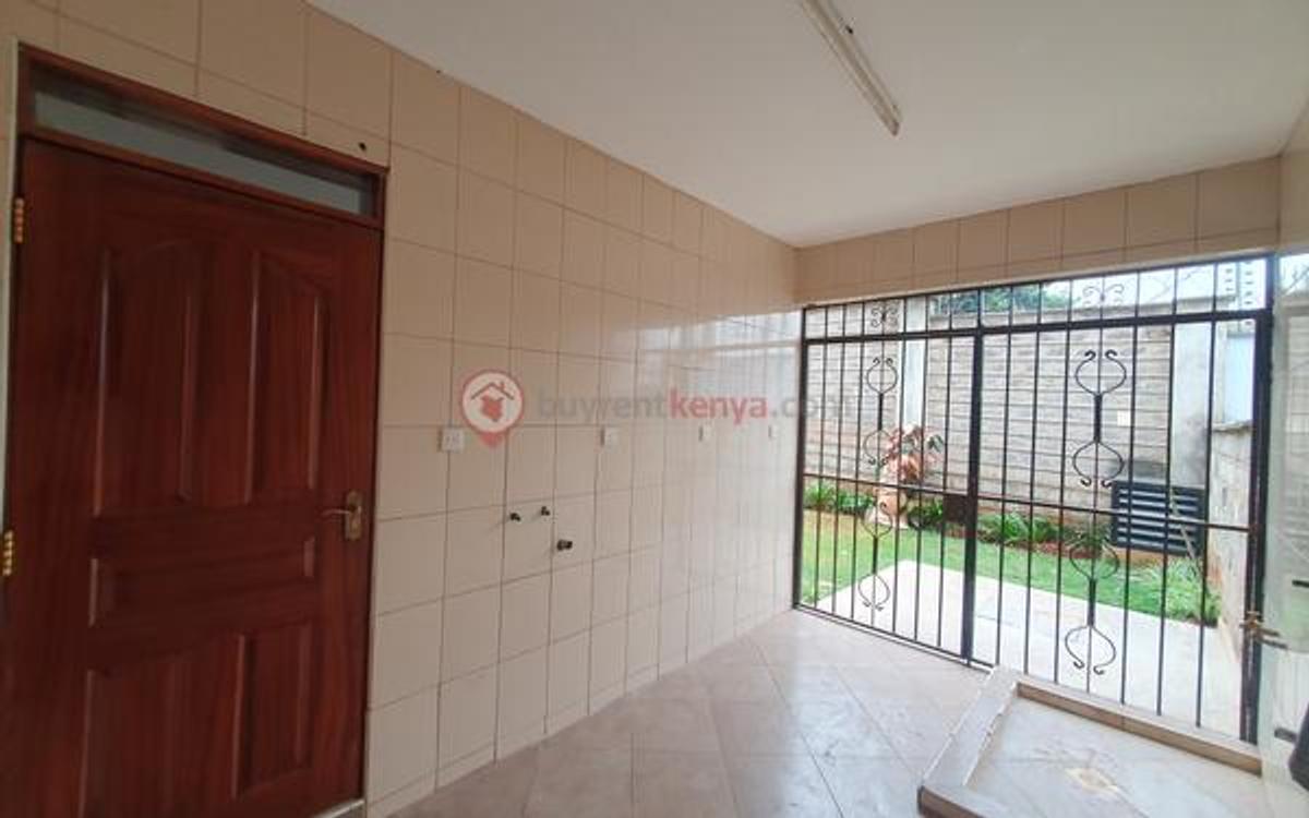 5 Bed House with En Suite at Lavington - 8