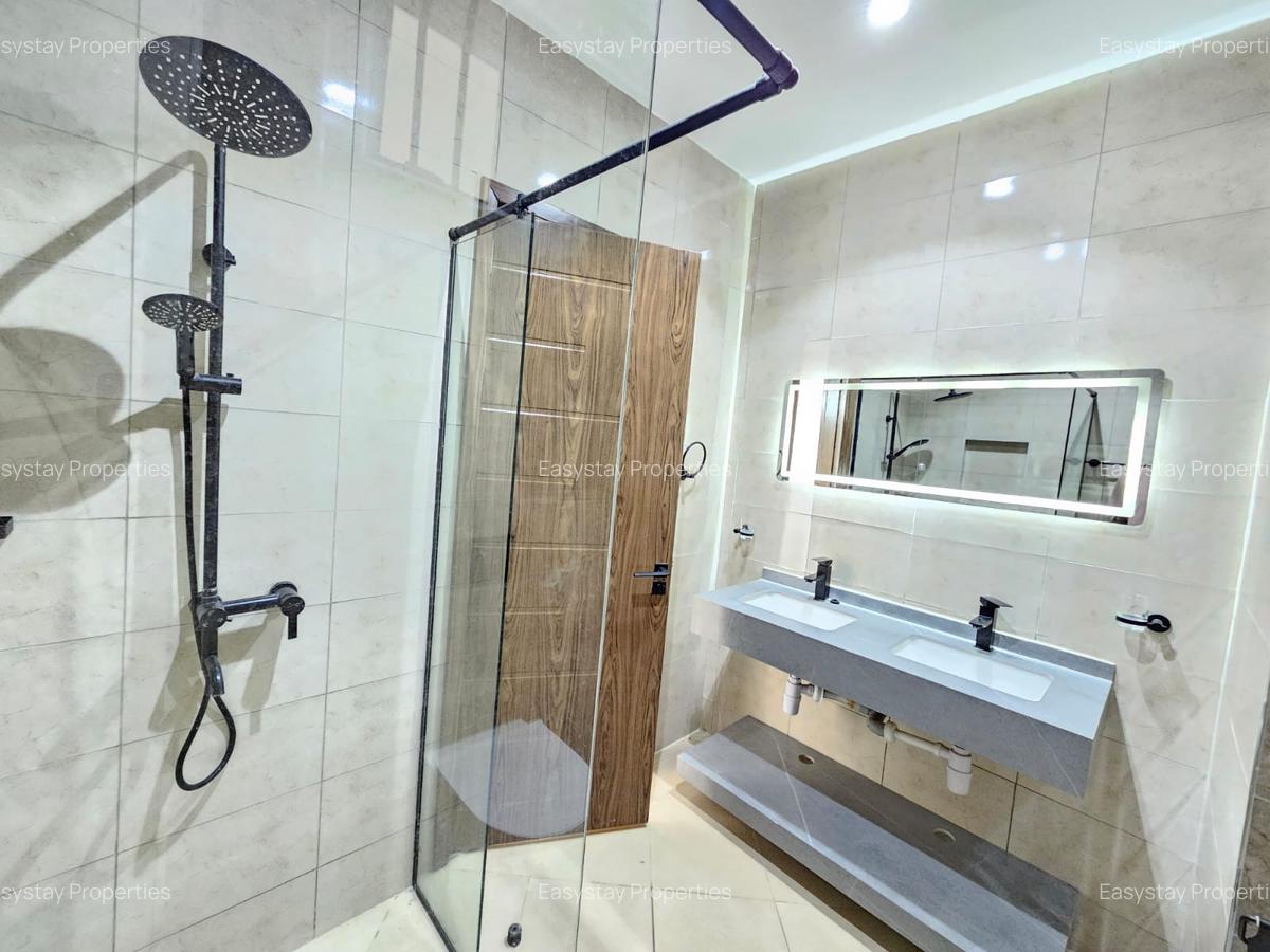 3 Bed Apartment with En Suite in Parklands - 6