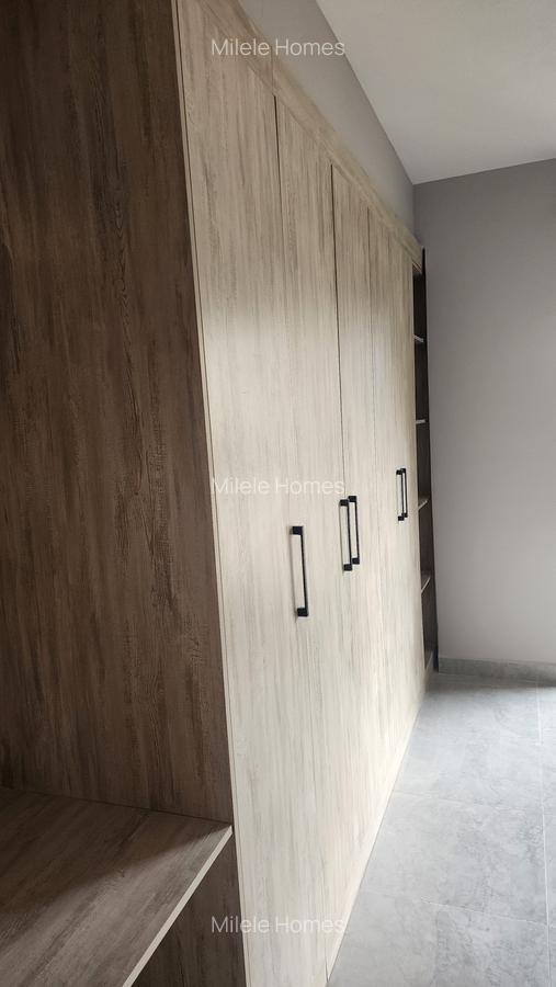 Serviced 2 Bed Apartment with En Suite at Brookside Drive - 10