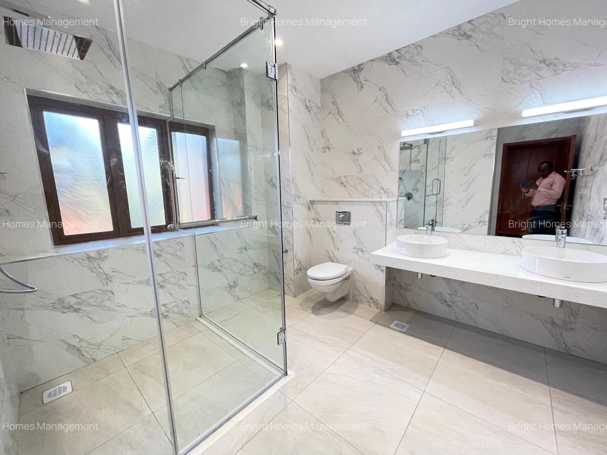 5 Bed Townhouse with En Suite in Kitisuru - 11