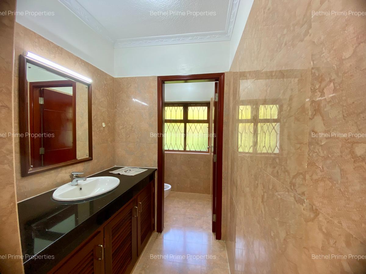 6 Bed Townhouse with En Suite in Runda - 20