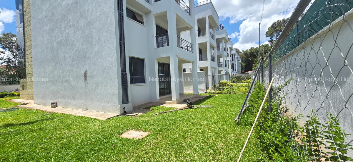5 Bed Townhouse with En Suite at Lavington Green - 4