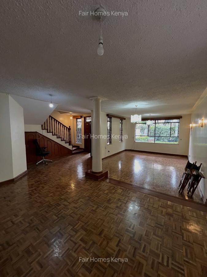 4 Bed Townhouse with En Suite at Valley Arcade - 2