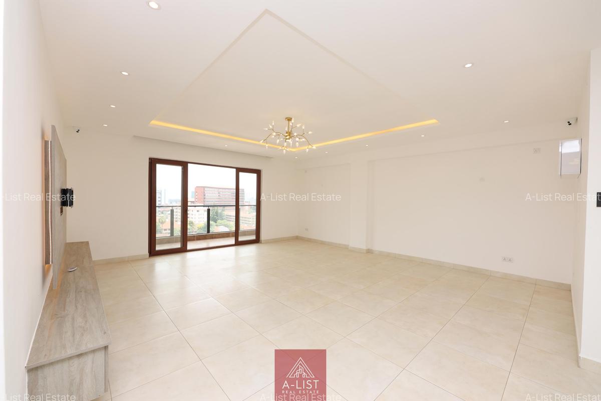 4 Bed Apartment with En Suite at 2Nd Avenue - 11