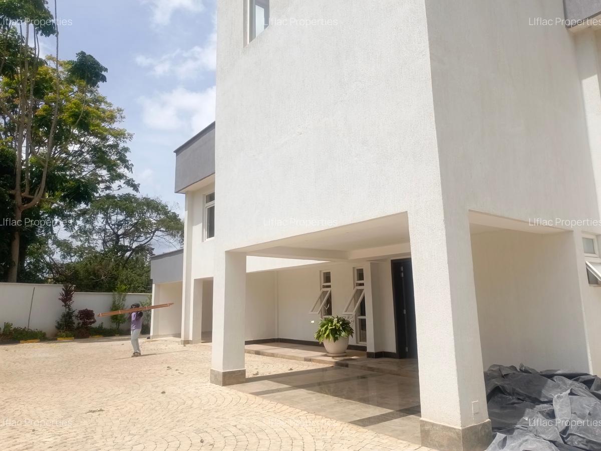 5 Bed House with En Suite in Runda - 19