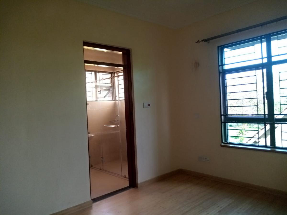 5 Bed House with En Suite in Lavington - 7