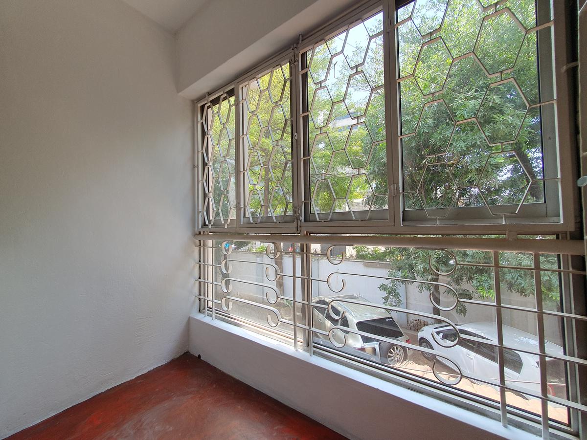4 Bed House with En Suite in Parklands - 11