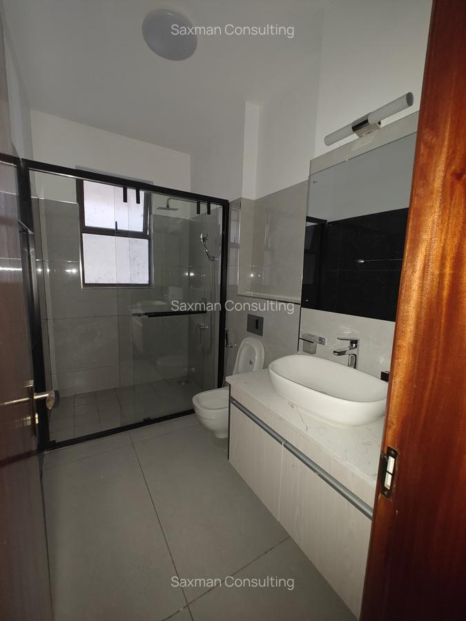 5 Bed Apartment with En Suite in General Mathenge - 4
