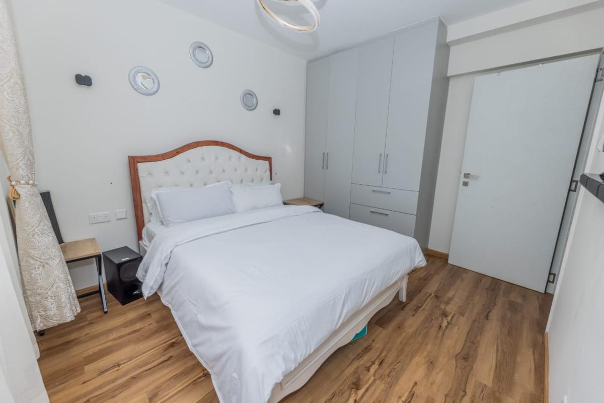 Serviced 1 Bed Apartment with En Suite in Garden Estate - 20