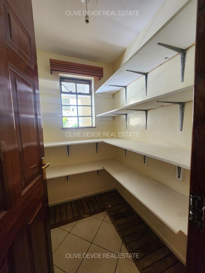 4 Bed Townhouse with En Suite in Lavington - 6