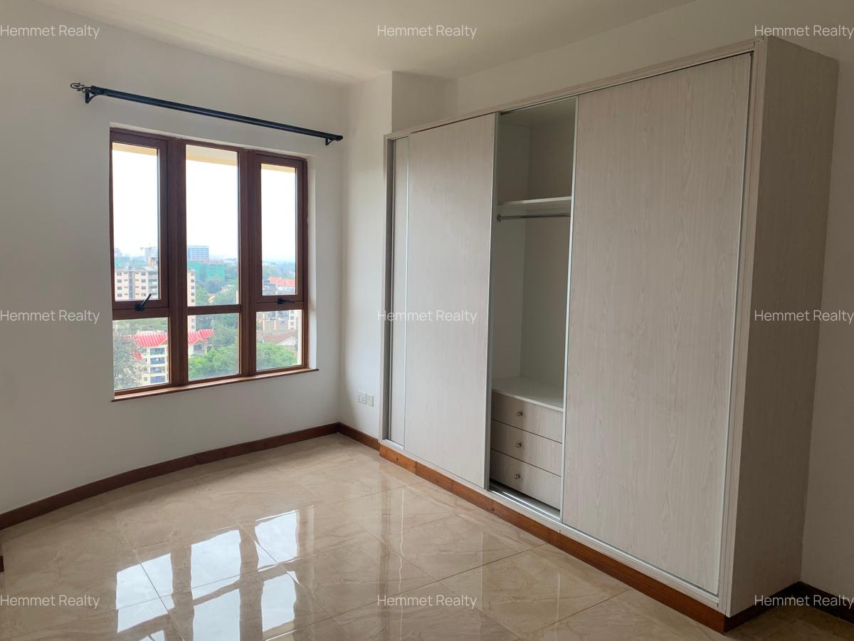 3 Bed Apartment with En Suite in Lavington - 9