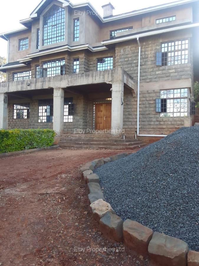 7 Bed House with En Suite at Kerarapon Drive - 2
