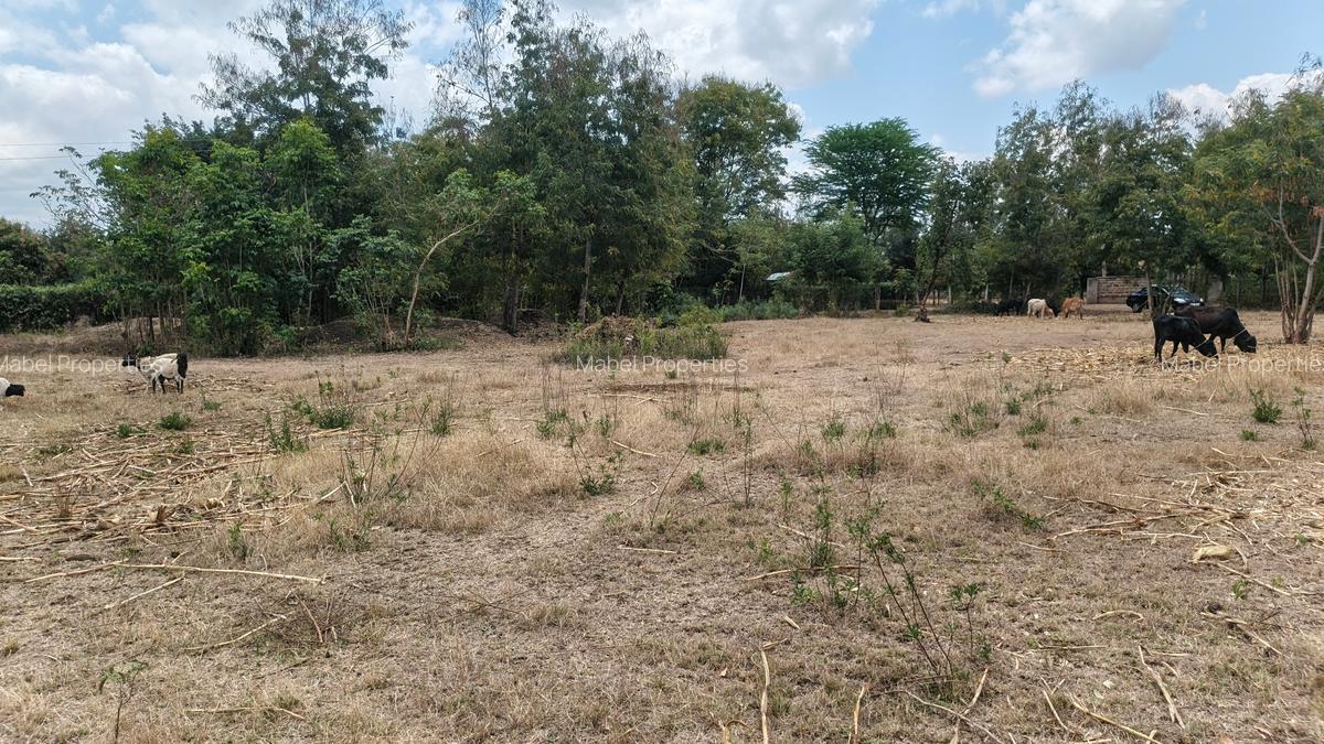 Land at Nyeri Nairobi Highway - 5