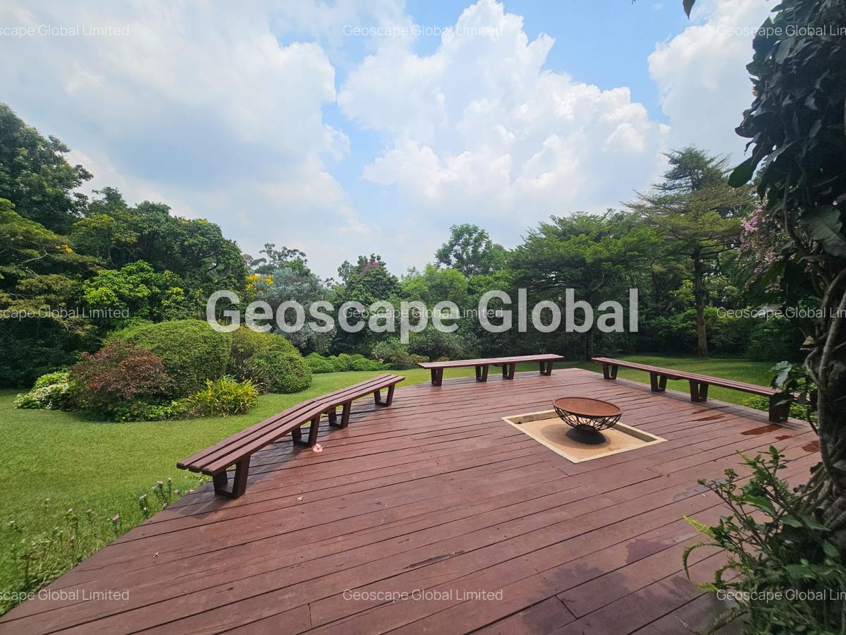 5 Bed House with En Suite in Ridgeways - 8