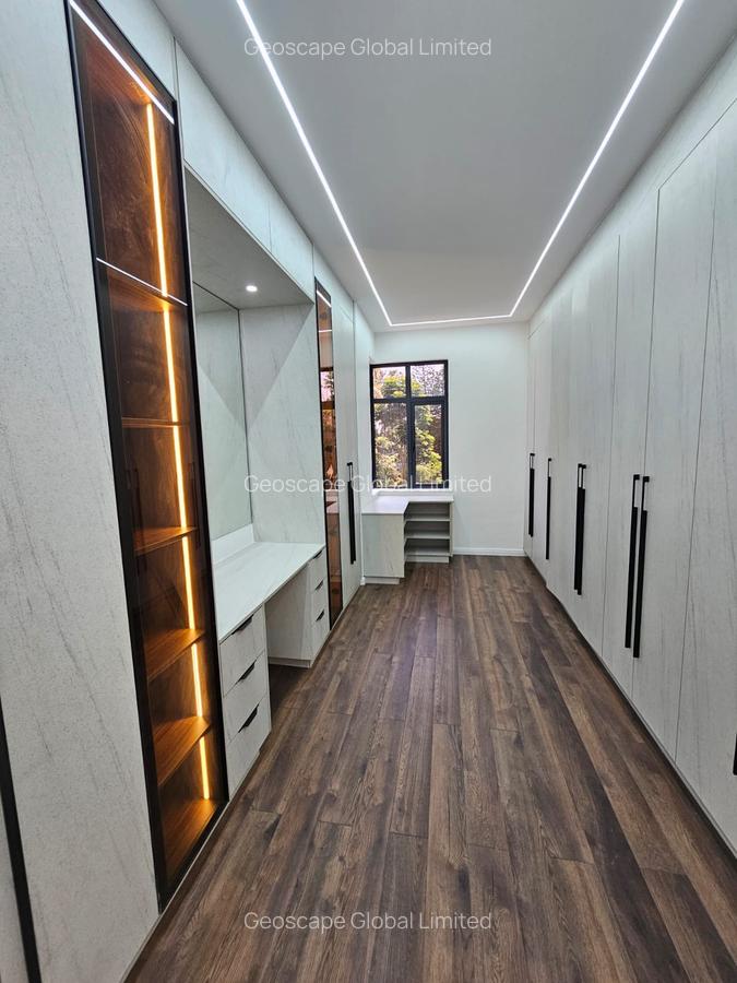 5 Bed House with En Suite in Lavington - 6