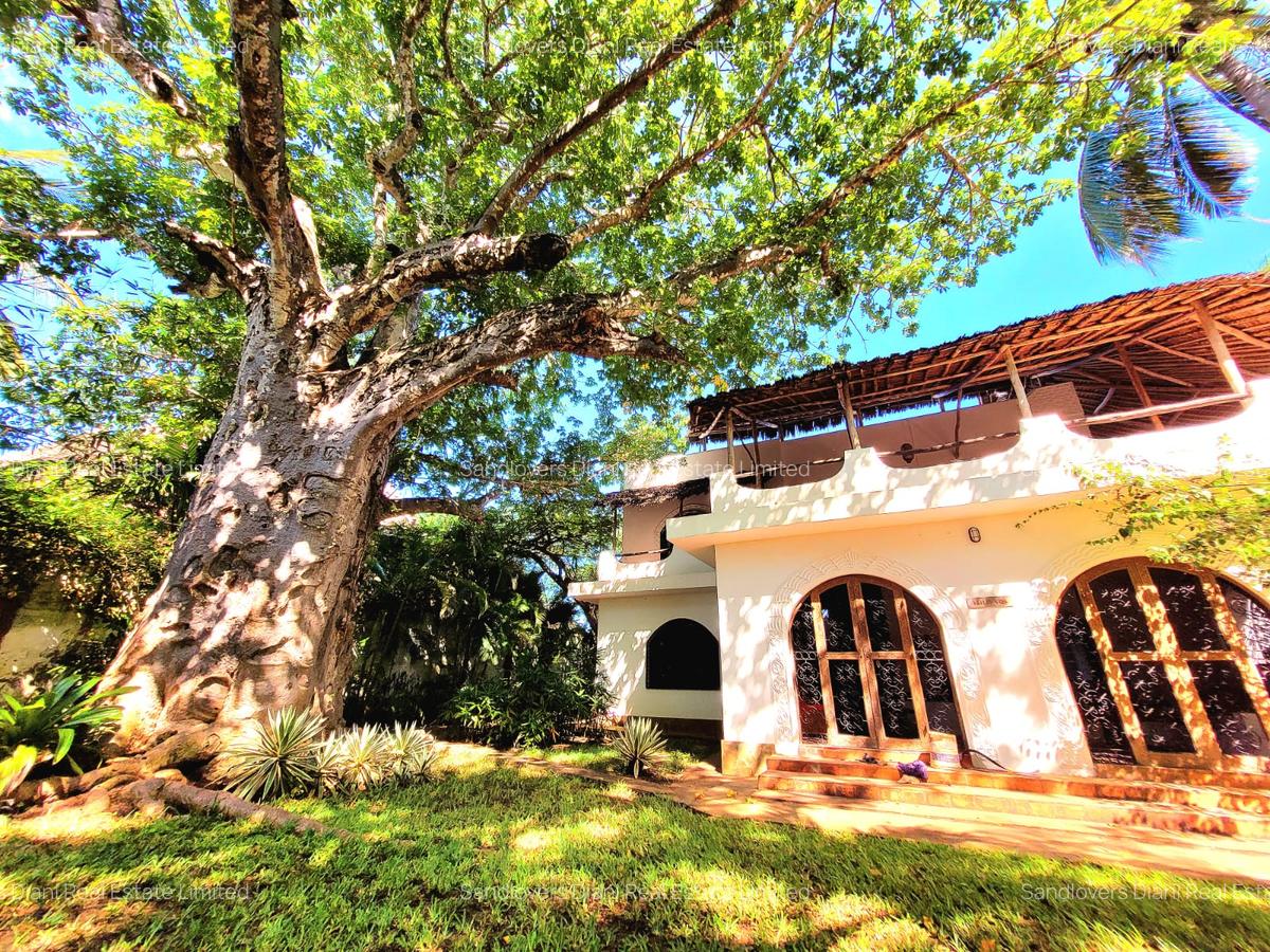 3 Bed Villa with En Suite in Diani - 1
