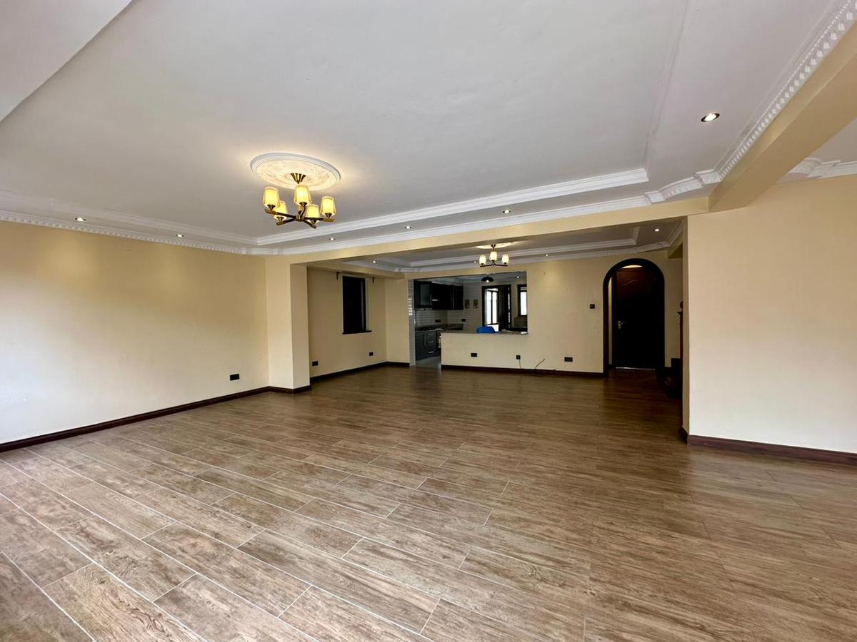 5 Bed Townhouse with En Suite at Lavington - 5