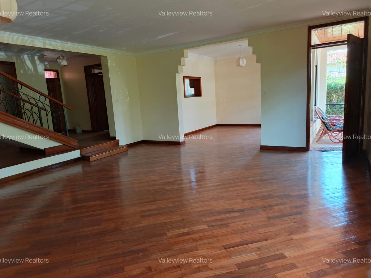 4 Bed Townhouse with En Suite at Lavington - 6