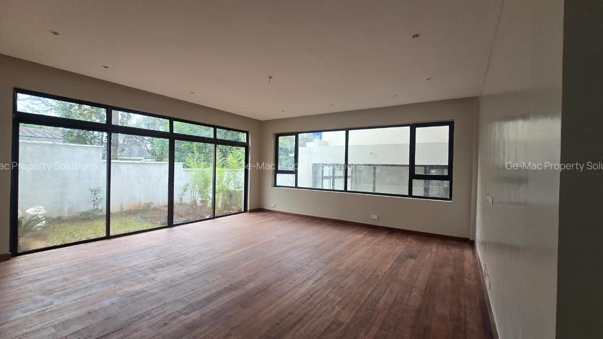 5 Bed House with En Suite in Lavington - 20