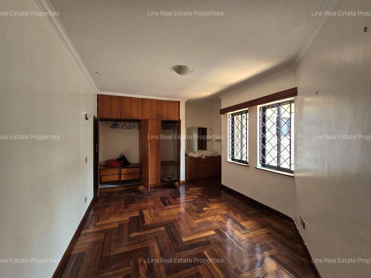 5 Bed Townhouse with En Suite in Lavington - 6