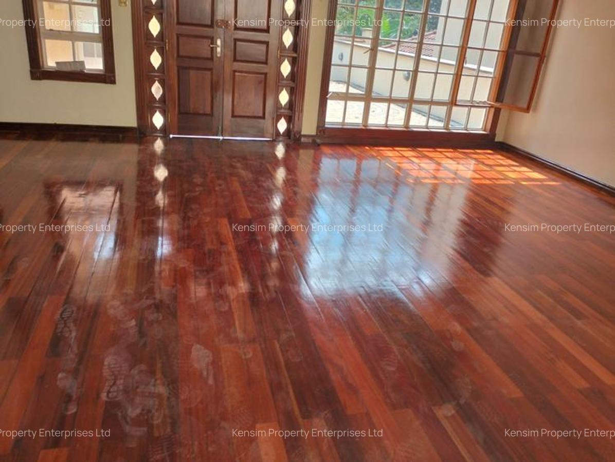 4 Bed Townhouse with En Suite in Kyuna - 12