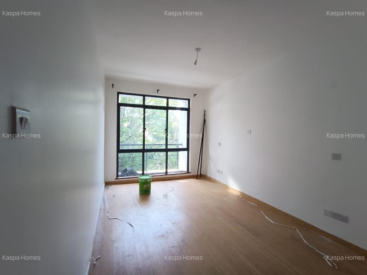 5 Bed House with En Suite in Lavington - 9