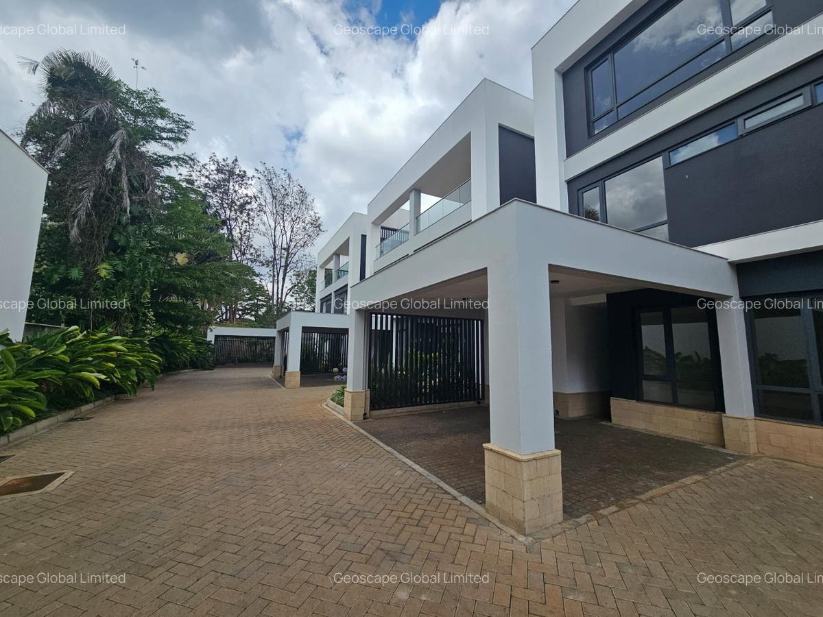 5 Bed Townhouse with En Suite in Spring Valley - 1