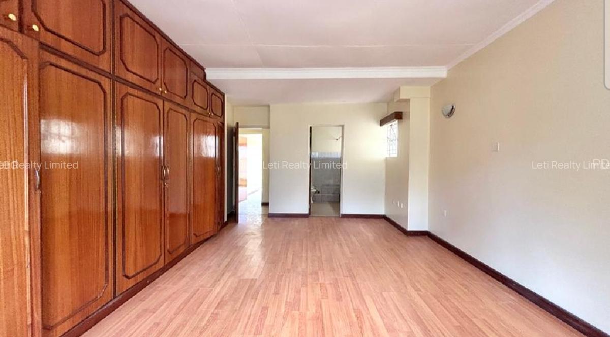 5 Bed Townhouse with En Suite in Lavington - 4